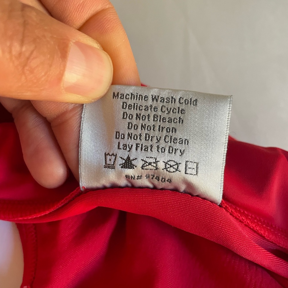 2xist Red Swim Trunks Sleek Design - Picture 10 of 10